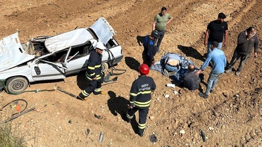 Gediz'de otomobil tarlaya uçtu, 2 yaralı