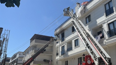 Darıca'da Apartman Yangını: Hamile Anne ve İki Çocuğu Hastaneye Kaldırıldı