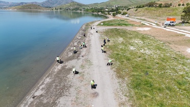 Hazar Gölü'nde 12 Ton Atık Temizlendi