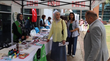 Bakırçay Üniversitesi'nde Hayır Çarşısı Açıldı