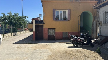 İzmir'de evin kapısına asılan poşette yeni doğmuş bebek bulundu