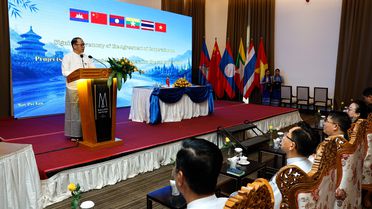 Myanmar Dışişleri Bakanı Çin'de
