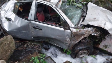 Ordu'da uçuruma yuvarlanan kamyonetteki karı-kocayı ölüm ayırdı