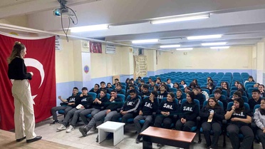 Selendi'de Lise Öğrencilerine Yapay Zeka Eğitimi