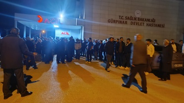 Van'da otomobilin çarptığı baba hayatını kaybetti, oğlu yaralandı