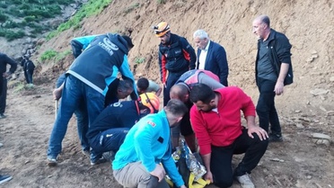 Yüksekova'da Kayalıklardan Düşen Kişi Kurtarıldı