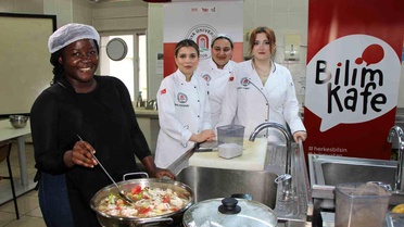 Afrikalı Öğrencilerden Türk Mutfağına Hayranlık