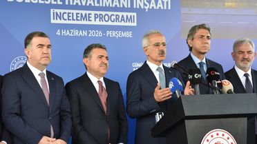 Bakan Uraloğlu: Günlük uçuş trafiğinde rekor kırdık