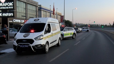 Bakırköy'de Park Halindeki Araçlar Yandı