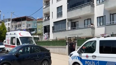 Boşanmak isteyen eşini çocuğunun gözü önünde katletti