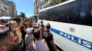 Buca Belediyesi yolsuzluk operasyonu: Memurun 13 yarış atı çıktı