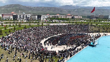 EBYÜ'de Mezuniyet Coşkusu