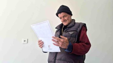 Engelli İzzet, Muhtarın Mücadelesiyle Eve Kavuştu