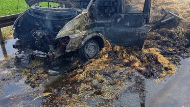 Adana'da Saman Yüklü Kamyonet Yangını