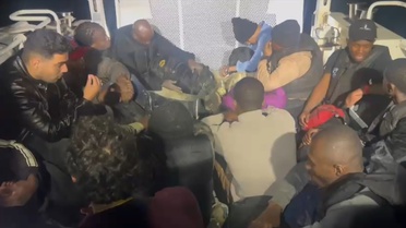 İzmir'de 30 Düzensiz Göçmen Yakalandı ve Kurtarıldı