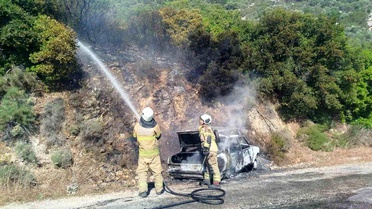 Karaburun'da Otomobil Yangını Kontrol Altına Alındı