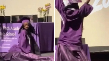 Mezuniyet töreninde kalça dansı yapan kız öğrencinin diplomasına el konuldu
