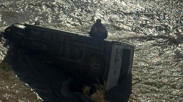 Hakkari'de Minibüs Kazası: Sürücü Yardım Bekledi