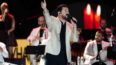 Serkan Kaya Manisa'da Yeni Şarkısını Seslendirdi