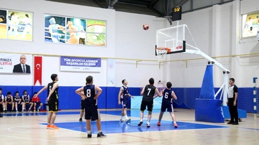 Sivas'ta Gençler B Basketbol İl Birinciliği Heyecanı