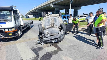 Antalya'da Devrilen Araç, Sürücüsünü Kurtardı