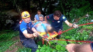 Yalova'da Motosiklet Kazası: Sürücü Kurtarıldı