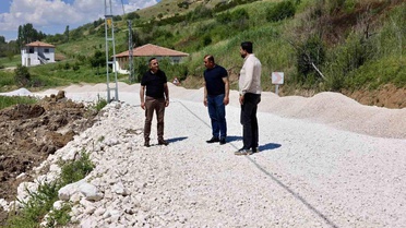 Akçadağ'da 6 kilometrelik grup yolunda çalışmalar devam ediyor
