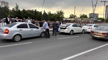 Kayseri'de Zincirleme Trafik Kazası: 2 Yaralı