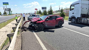 Ankara-Eskişehir Yolunda Maddi Hasarlı Kaza