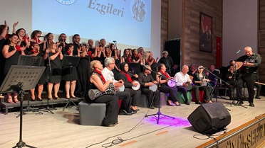 Alaşehir'de Bağarası Ezgileri Konseri Coşkusu