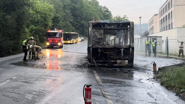 Beykoz'da İETT otobüsü alev alev yandı