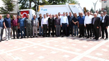 Beylikova Belediyesi'ne hibe edilen çöp aracı hizmete girdi