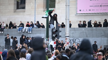 Brüksel'de Eğitim Tasarruflarına Protesto