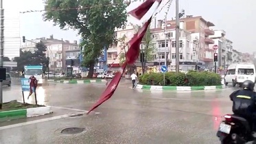 Yenişehir'de Dolu Yağışı Hayatı Olumsuz Etkiledi