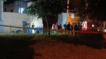 Evlerine gelen kişiyle tartışan karı-koca, başlarından vurularak öldürüldü