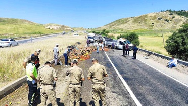 Silvan'da Kamyonet Tekerleği Patladı