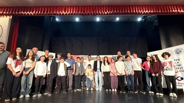 Gerze'de 'Dokuzsekizlik Sınav Haftası' tiyatro oyunu sahnelendi