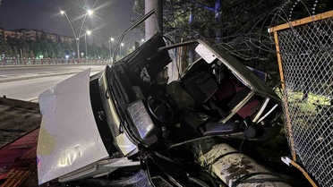 Kayseri'de Trafik Kazası: Tofaş Bahçeye Uçtu