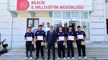 Bilecik'te Şampiyon Robot Takımına Ödül