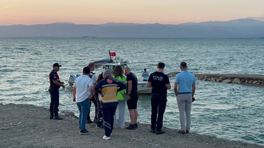 Emekli polis evladını kurtarmak isterken hayatını kaybetti
