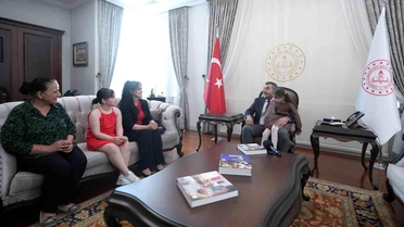 Görme Engelli Müzisyen Nil'den Bakan Tekin'e Ziyaret
