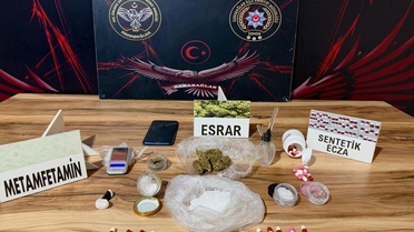 İzmir'de Uyuşturucu Operasyonu: 3 Tutuklama