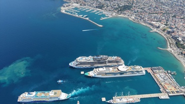 Kuşadası'na 8 Bin Turist Geldi