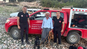 Mersin'de 70 metrelik mağarada mahsur kalan oğlak kurtarıldı