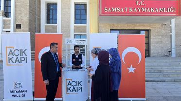 Açık Kapı standı Samsat’ta vatandaşla buluştu