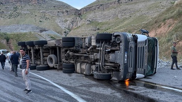 Siirt'te Tır Devrildi: Sürücü Yaralı