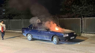 Tokat'ta park halindeki otomobilde yangın çıktı