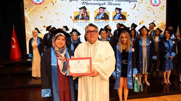 34 yaş üstü kadınlardan duygulu mezuniyet töreni
