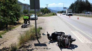 Amasya'da İki Motosiklet Çarpıştı: 2 Yaralı