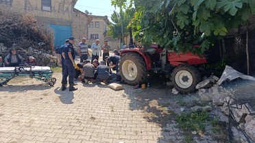 Traktörden Düşen Yaşlı Adam Hayatını Kaybetti